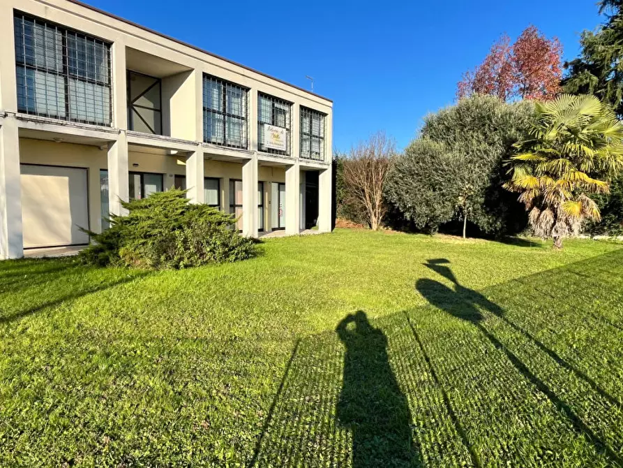 Immagine 2 di Laboratorio in vendita  in Via Saviabona a Monticello Conte Otto