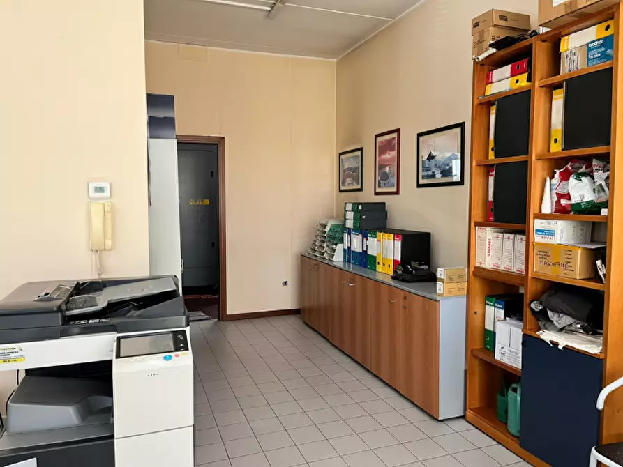 Immagine 5 di Laboratorio in vendita  in Via Saviabona a Monticello Conte Otto