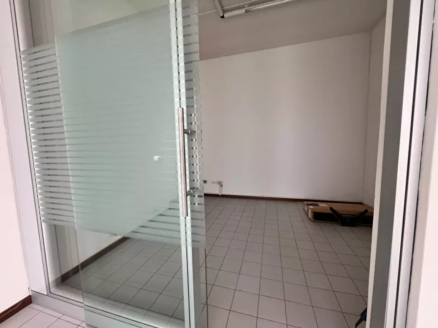 Immagine 8 di Laboratorio in vendita  in Via Saviabona a Monticello Conte Otto