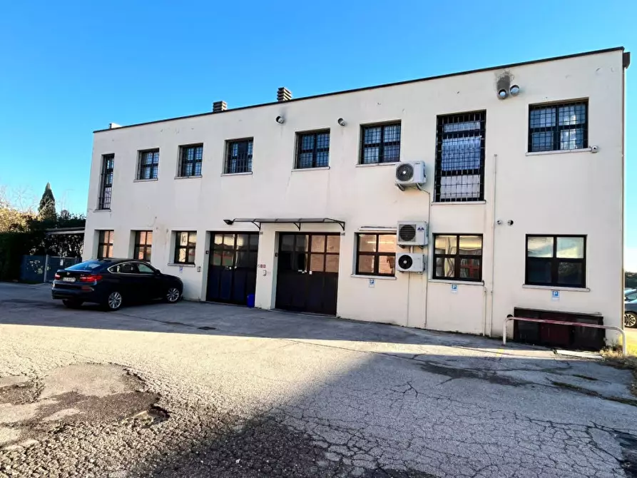 Immagine 11 di Laboratorio in vendita  in Via Saviabona a Monticello Conte Otto