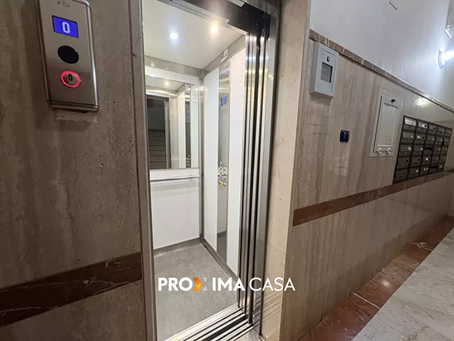 Immagine 37 di Appartamento in vendita  in Via Posidonia 212 a Salerno