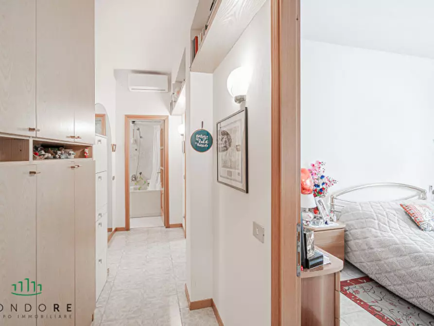 Immagine 14 di Appartamento in vendita  in Via Riva di Reno a Bologna