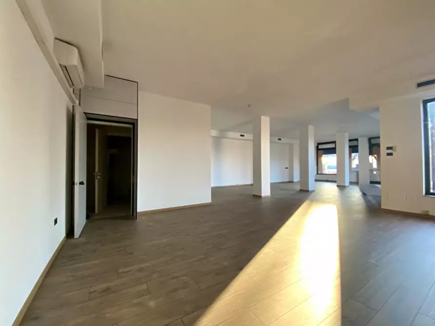 Immagine 1 di Negozio in affitto  in VIA GERMANIA a Castelfranco Veneto