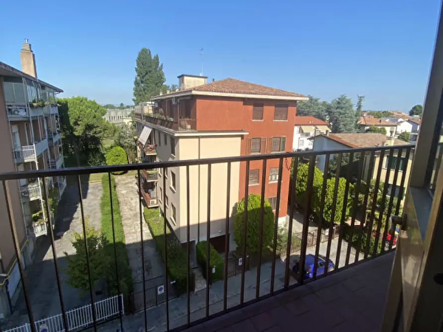 Immagine 4 di Appartamento in vendita  in via Peschiera a Padova