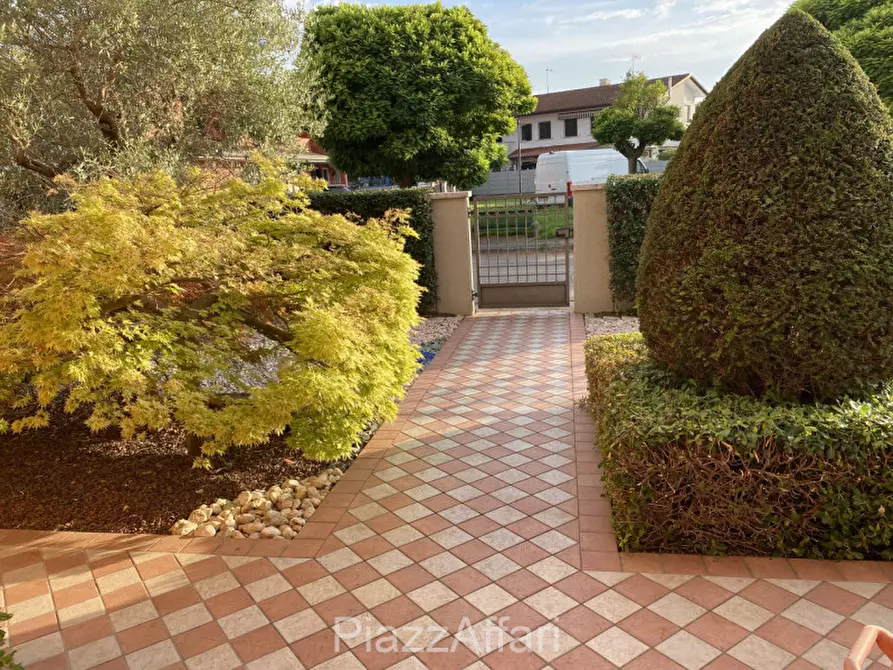 Immagine 7 di Casa bifamiliare in vendita  in Via Tintoretto a Brugine