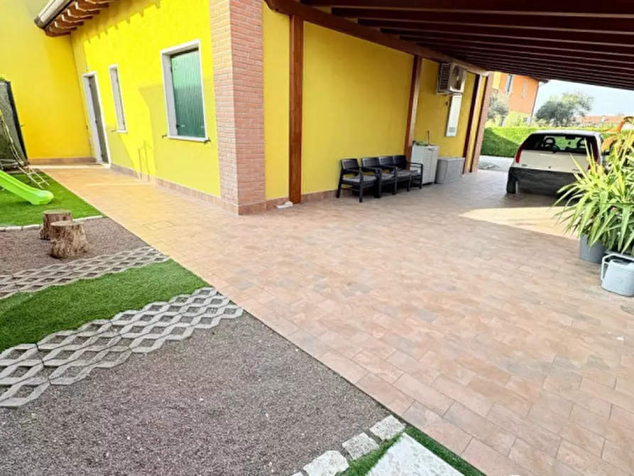 Immagine 2 di Villetta a schiera in vendita  a Castagnaro