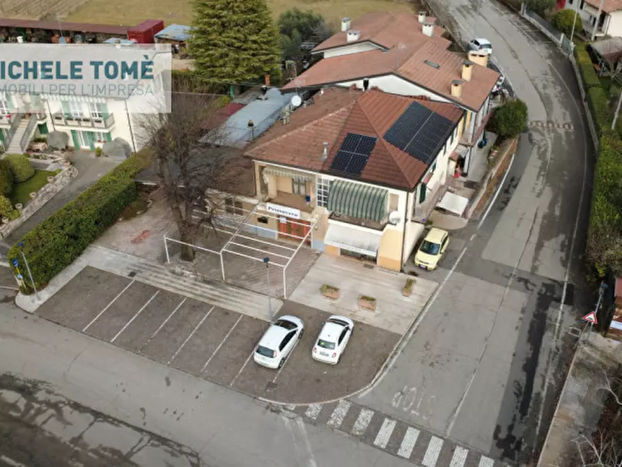 Immagine 2 di Negozio in vendita  in Via Pazzon Platano a Caprino Veronese