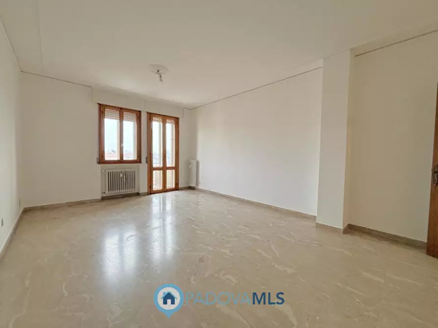Immagine 3 di Appartamento in vendita  in Via Jacopo Crescini a Padova