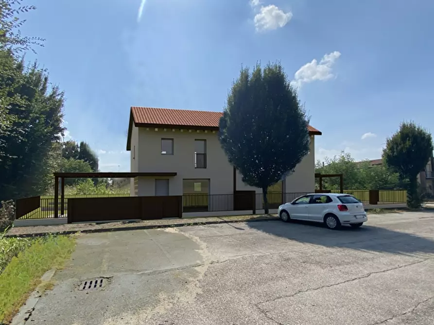 Immagine 2 di Casa bifamiliare in vendita  in Via Valentino Bernardi a Riese Pio x