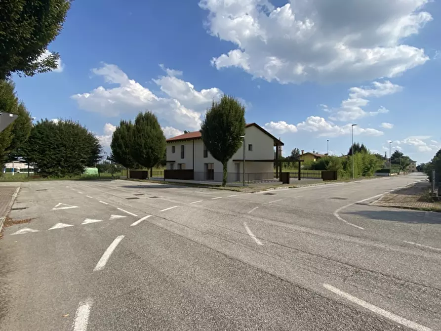 Immagine 3 di Casa bifamiliare in vendita  in Via Valentino Bernardi a Riese Pio x