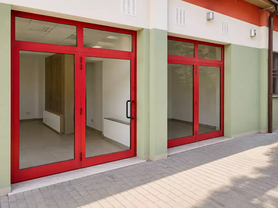 Immagine 1 di Negozio in vendita  in via Eridania 56 a Occhiobello
