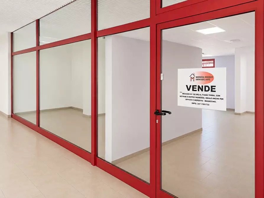 Immagine 2 di Negozio in vendita  in via Eridania 56 a Occhiobello