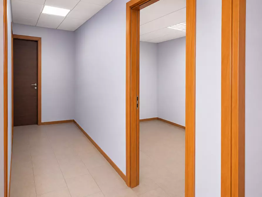 Immagine 3 di Negozio in vendita  in via Eridania 56 a Occhiobello