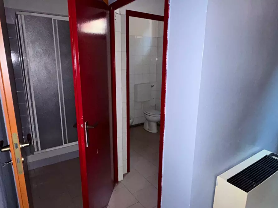 Immagine 3 di Negozio in vendita  in via Eridania 56 a Occhiobello