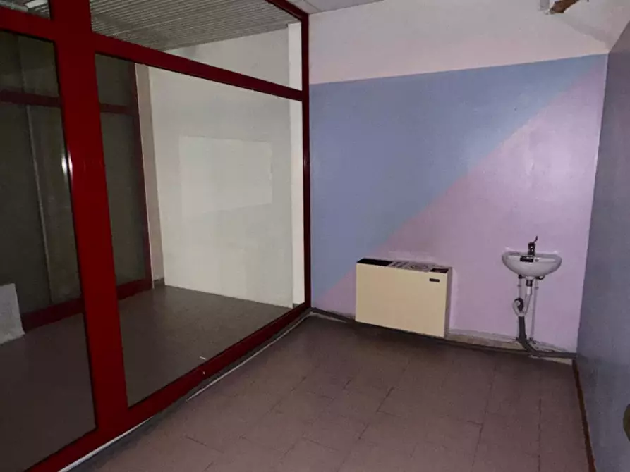 Immagine 8 di Negozio in vendita  in via Eridania 56 a Occhiobello