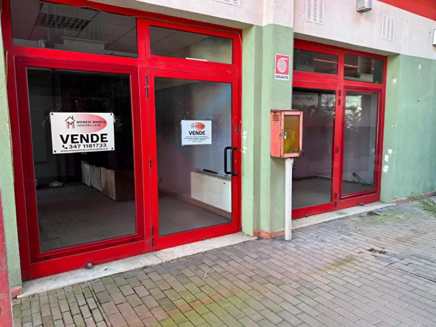 Immagine 13 di Negozio in vendita  in via Eridania 56 a Occhiobello