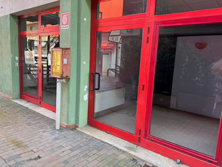 Immagine 14 di Negozio in vendita  in via Eridania 56 a Occhiobello