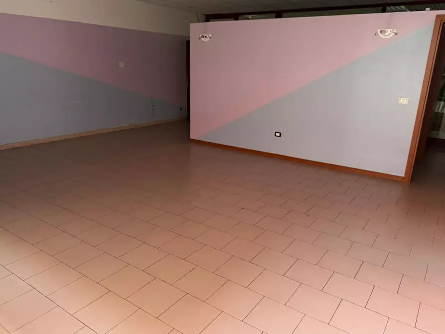 Immagine 15 di Negozio in vendita  in via Eridania 56 a Occhiobello
