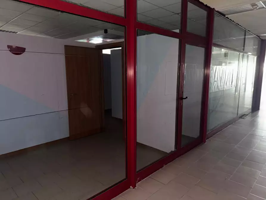 Immagine 18 di Negozio in vendita  in via Eridania 56 a Occhiobello