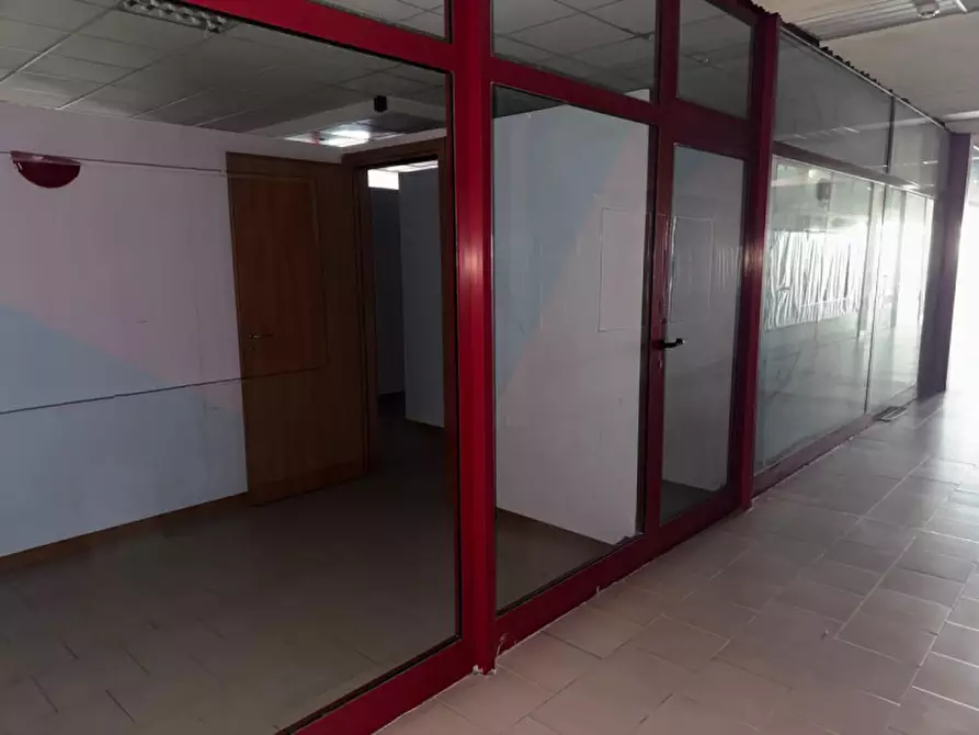 Immagine 19 di Negozio in vendita  in via Eridania 56 a Occhiobello