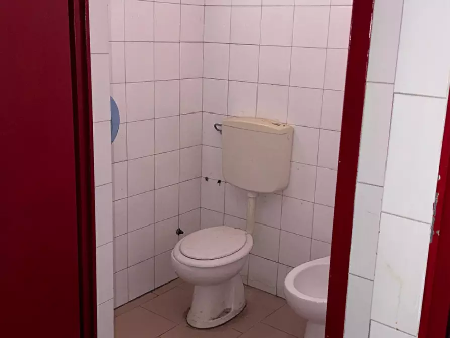 Immagine 20 di Negozio in vendita  in via Eridania 56 a Occhiobello