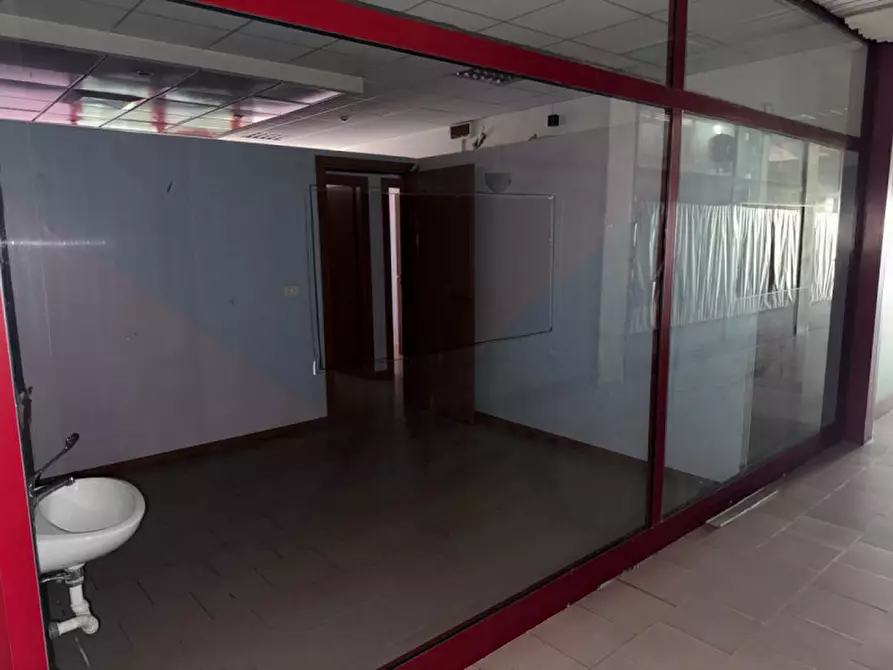 Immagine 22 di Negozio in vendita  in via Eridania 56 a Occhiobello