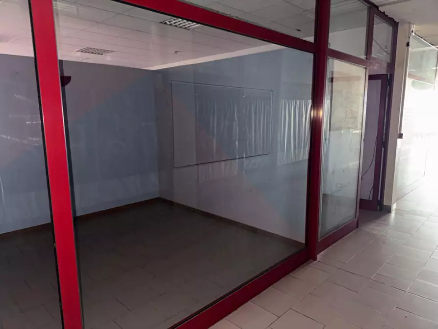 Immagine 24 di Negozio in vendita  in via Eridania 56 a Occhiobello