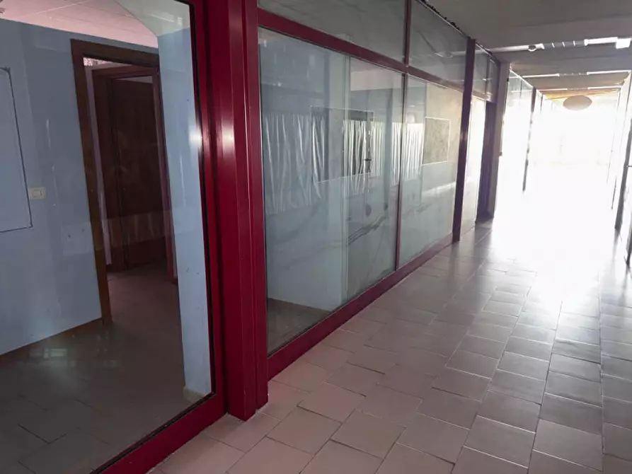 Immagine 25 di Negozio in vendita  in via Eridania 56 a Occhiobello