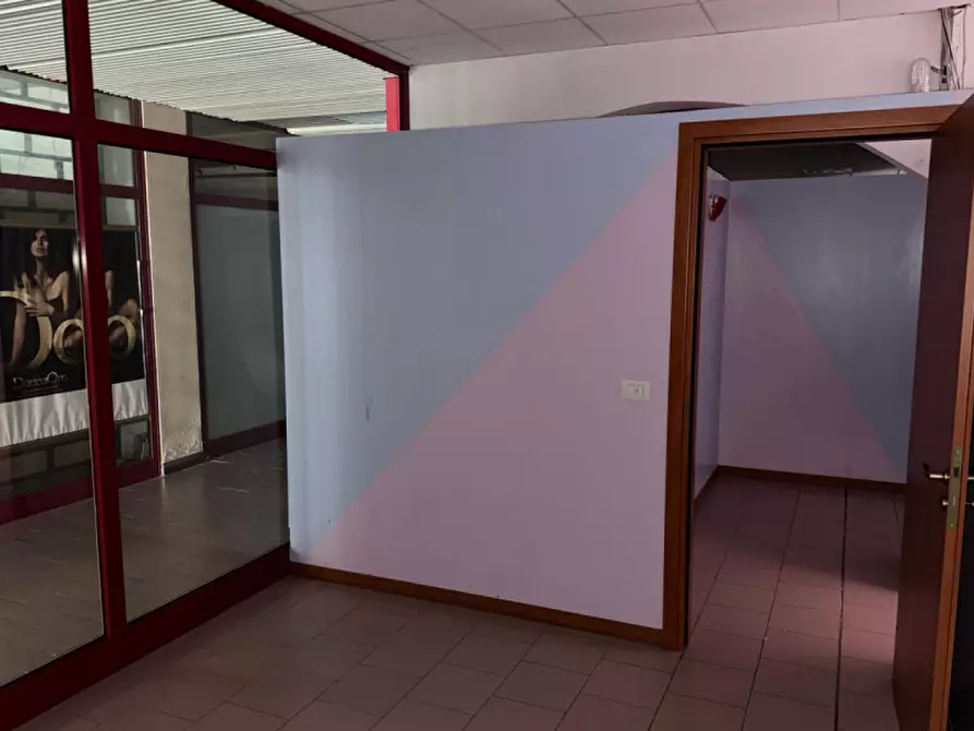 Immagine 30 di Negozio in vendita  in via Eridania 56 a Occhiobello