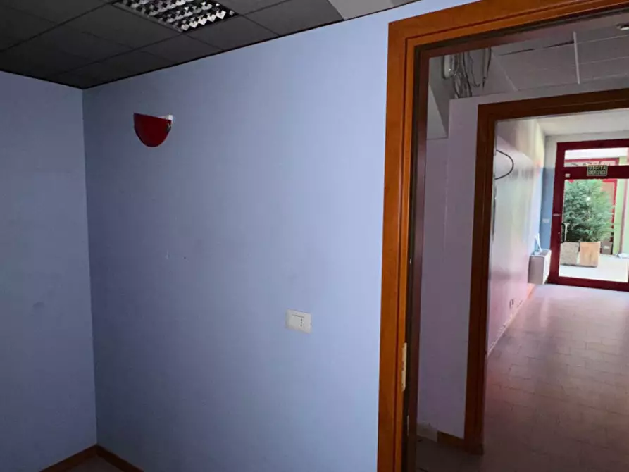 Immagine 32 di Negozio in vendita  in via Eridania 56 a Occhiobello