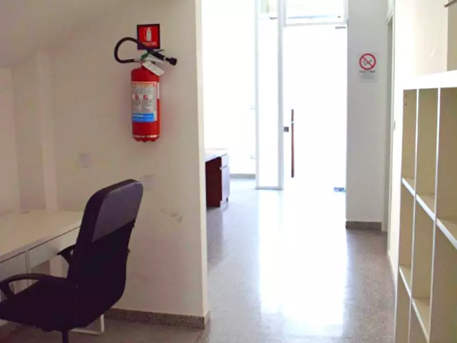 Immagine 18 di Ufficio in affitto  in P.ZZA G. GARIBALDI 37 a Pescara