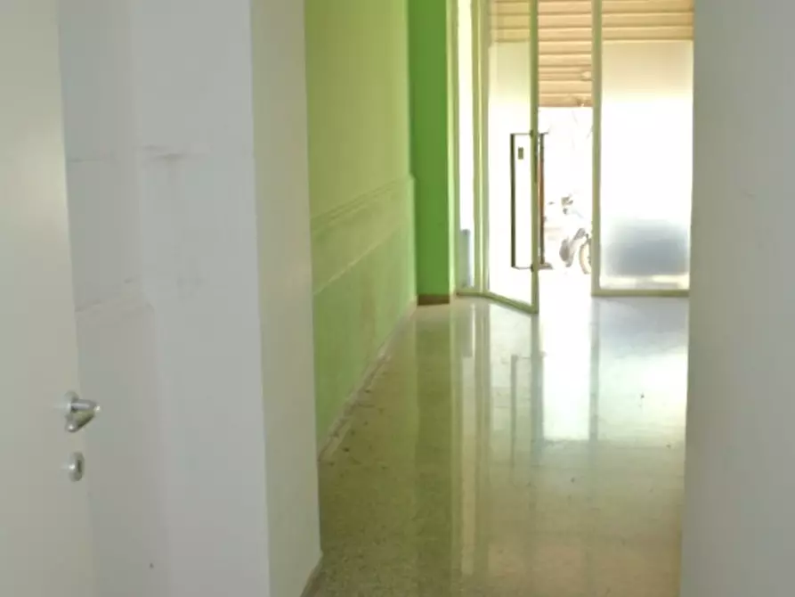 Immagine 20 di Ufficio in affitto  in P.ZZA G. GARIBALDI 37 a Pescara