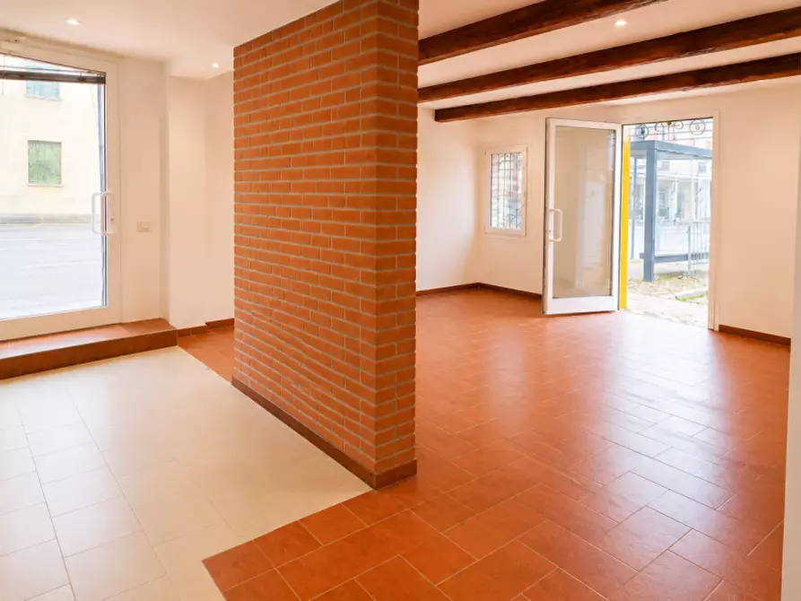 Immagine 6 di Negozio in vendita  in Occhiobello via Roma, 28 a Occhiobello