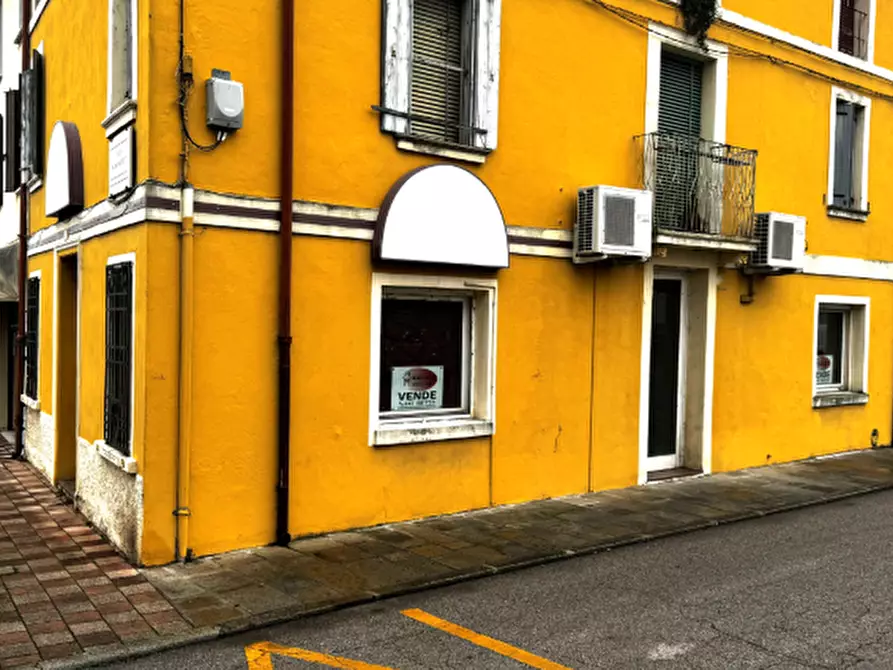 Immagine 10 di Negozio in vendita  in Occhiobello via Roma, 28 a Occhiobello
