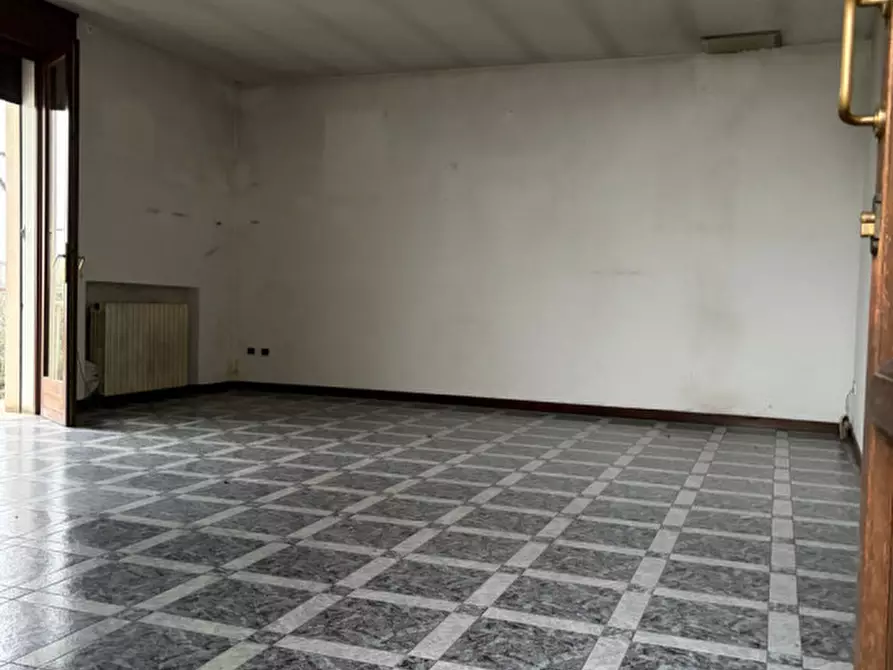 Immagine 5 di Casa trifamiliare in vendita  in Viale Largo Europa, 37 a Poiana Maggiore