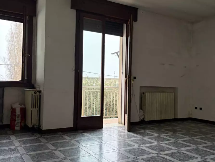Immagine 7 di Casa trifamiliare in vendita  in Viale Largo Europa, 37 a Poiana Maggiore