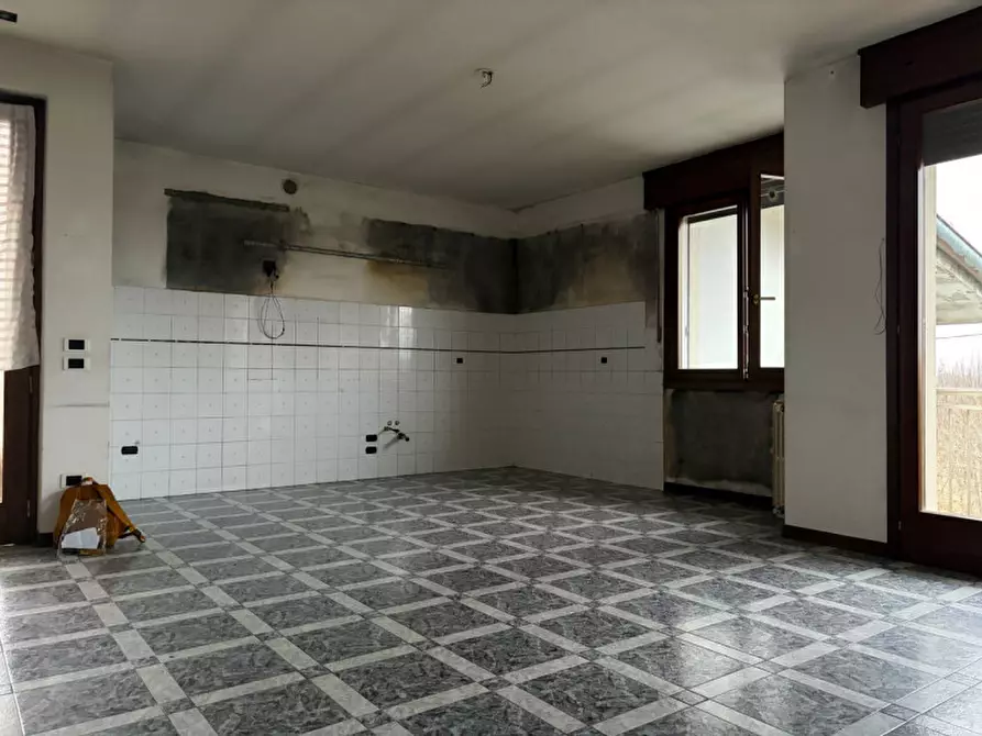 Immagine 8 di Casa trifamiliare in vendita  in Viale Largo Europa, 37 a Poiana Maggiore