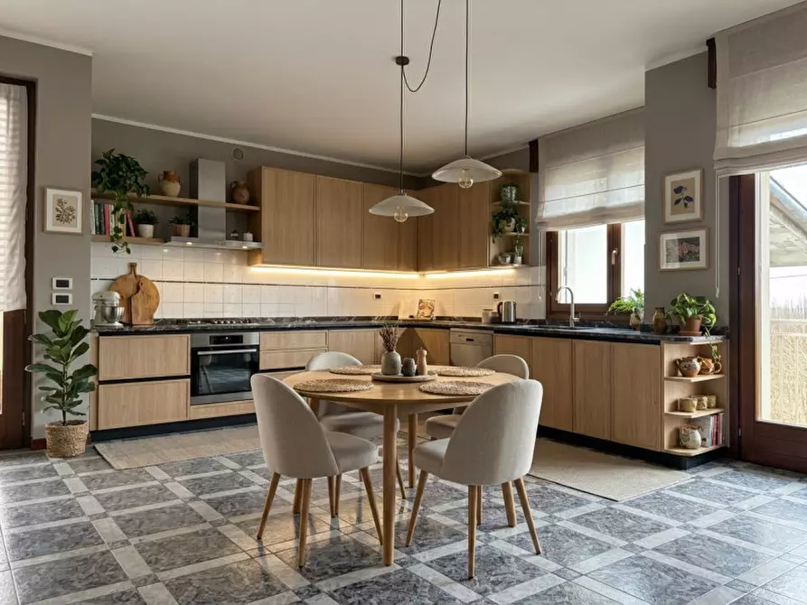 Immagine 9 di Casa trifamiliare in vendita  in Viale Largo Europa, 37 a Poiana Maggiore