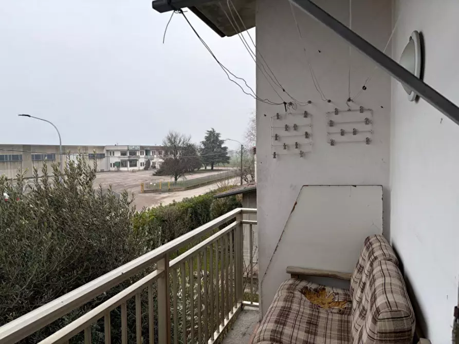 Immagine 10 di Casa trifamiliare in vendita  in Viale Largo Europa, 37 a Poiana Maggiore