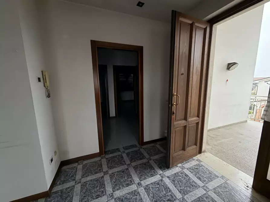Immagine 12 di Casa trifamiliare in vendita  in Viale Largo Europa, 37 a Poiana Maggiore