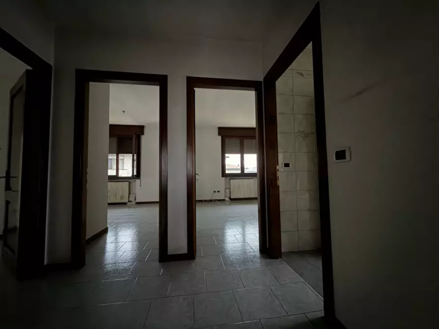 Immagine 13 di Casa trifamiliare in vendita  in Viale Largo Europa, 37 a Poiana Maggiore