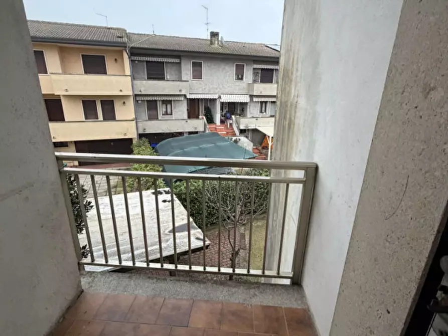 Immagine 16 di Casa trifamiliare in vendita  in Viale Largo Europa, 37 a Poiana Maggiore