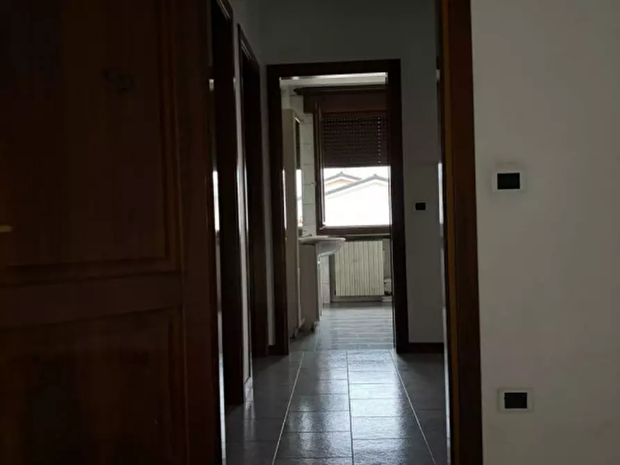 Immagine 18 di Casa trifamiliare in vendita  in Viale Largo Europa, 37 a Poiana Maggiore