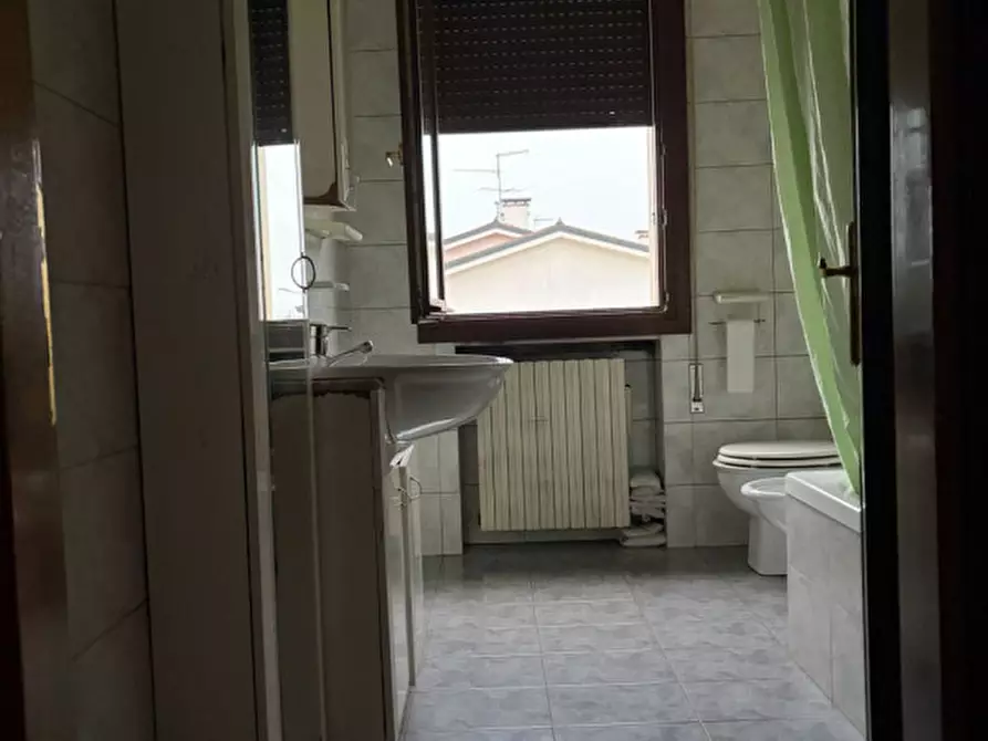 Immagine 19 di Casa trifamiliare in vendita  in Viale Largo Europa, 37 a Poiana Maggiore