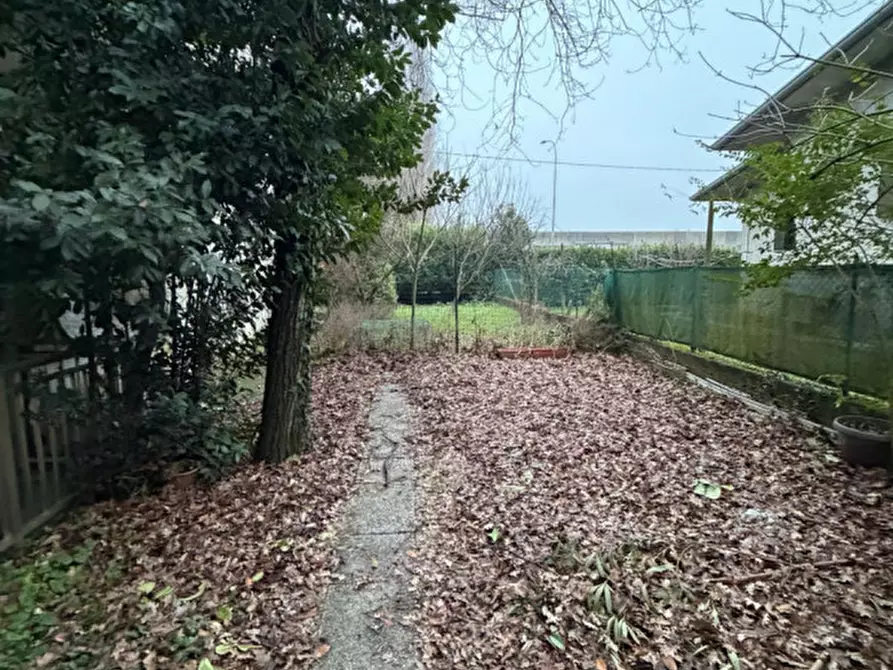 Immagine 29 di Casa trifamiliare in vendita  in Viale Largo Europa, 37 a Poiana Maggiore