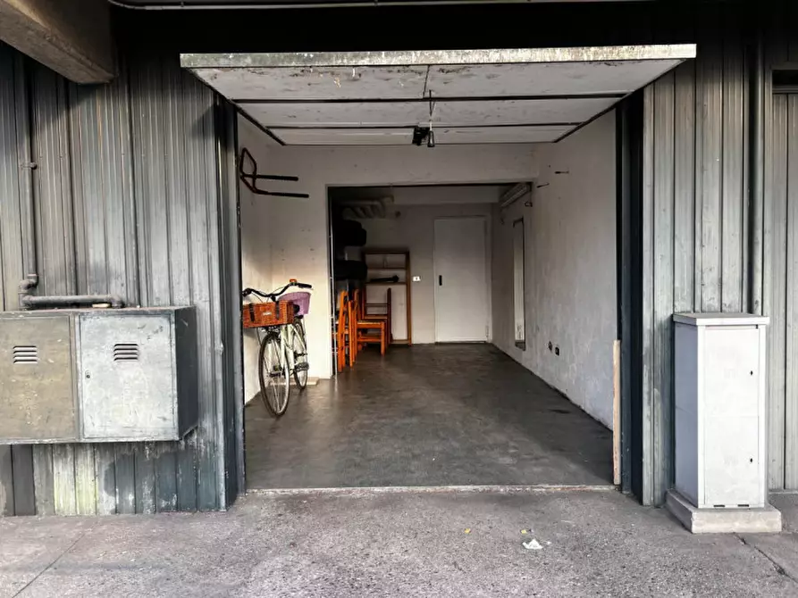 Immagine 12 di Appartamento in vendita  in Via Michelangelo 44 a Brescia