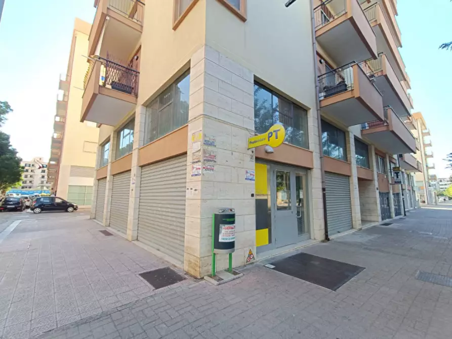 Immagine 1 di Negozio in affitto  in viale aldo moro a Andria