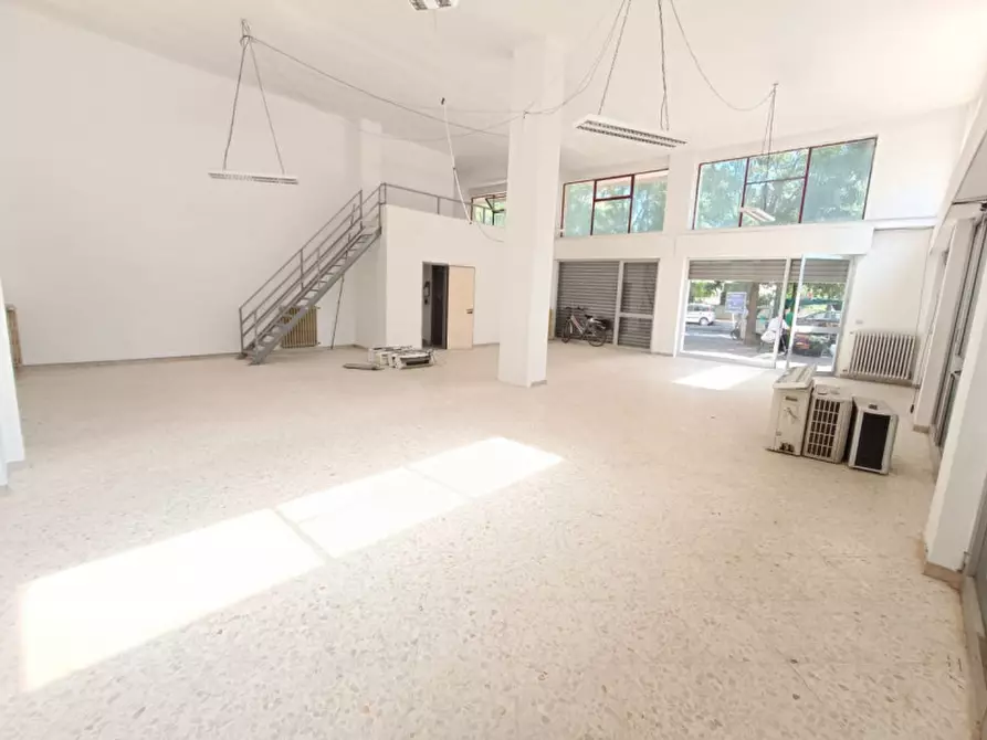 Immagine 3 di Negozio in affitto  in viale aldo moro a Andria