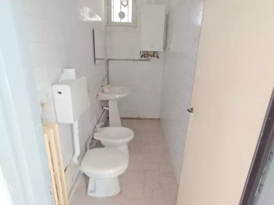 Immagine 5 di Negozio in affitto  in viale aldo moro a Andria