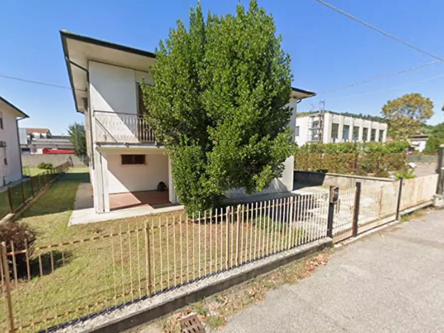 Immagine 2 di Casa indipendente in vendita  in Via Luigi Einaudi, 2 a Montecchio Maggiore